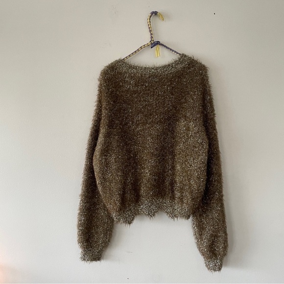 Citylux Collection Sparkly Gold Tinsel Pullover Sweater - Picture 16 of 16